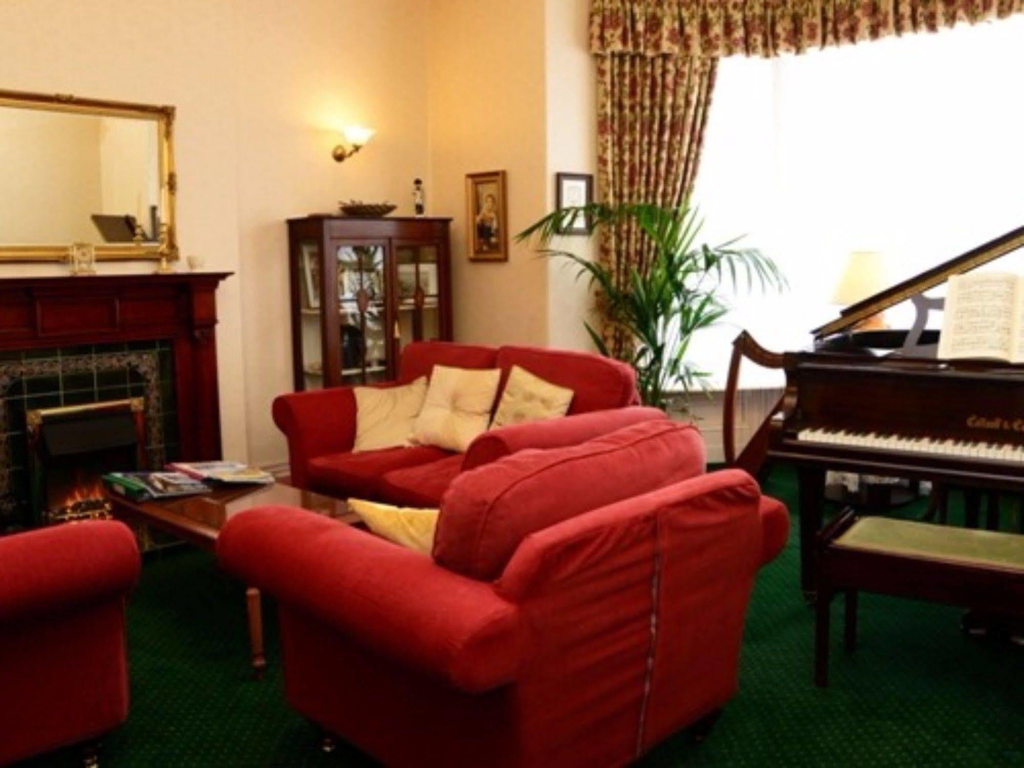 Adcote House (Adults Only) Hotel Ландъндо Екстериор снимка