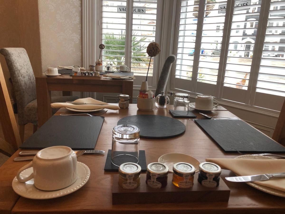 Adcote House (Adults Only) Hotel Ландъндо Екстериор снимка
