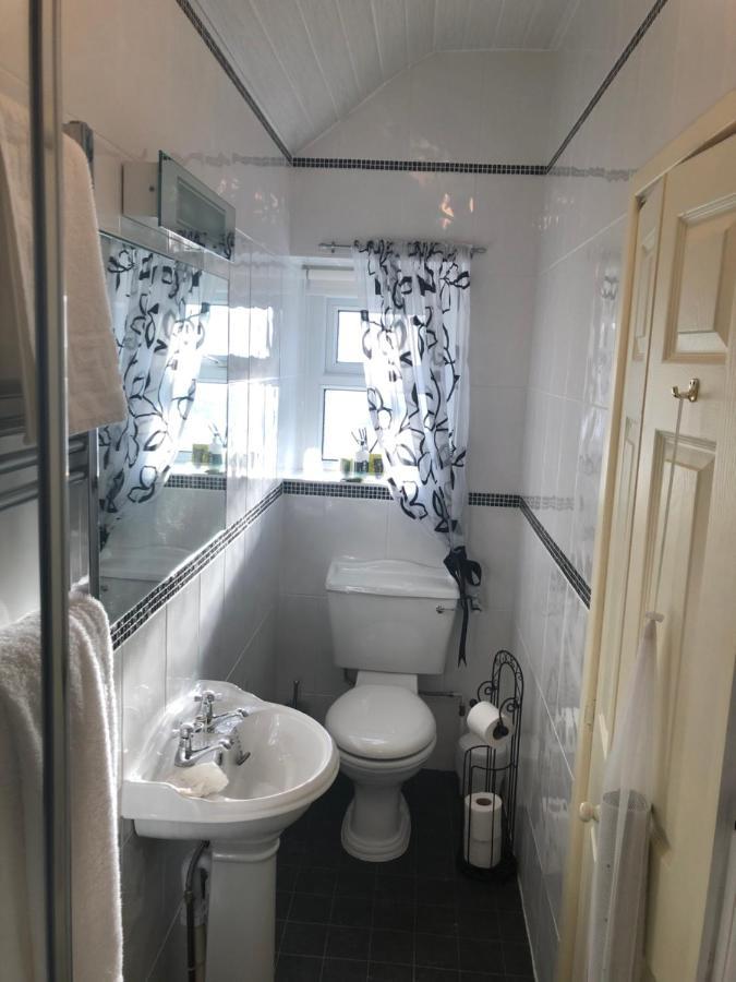 Adcote House (Adults Only) Hotel Ландъндо Екстериор снимка